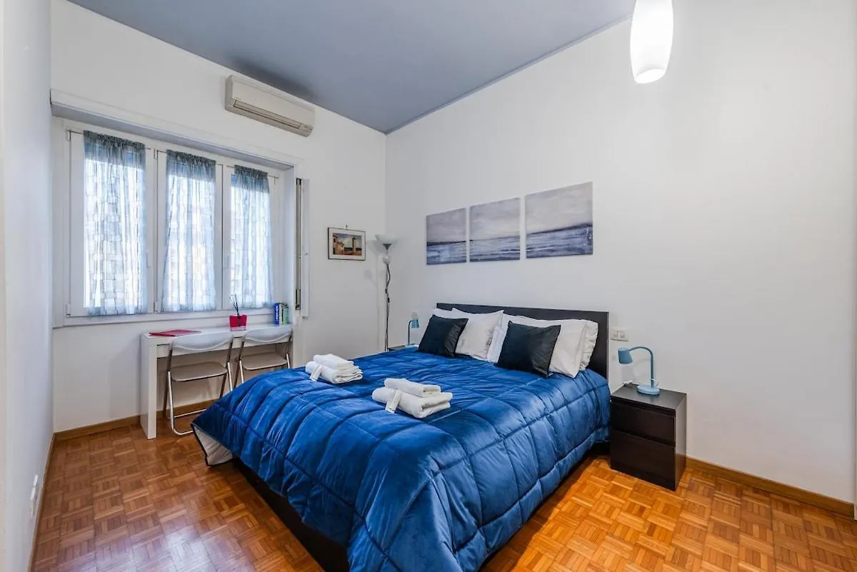 Milano Centro Duomo-Wifi-Metro Apartment  Milan