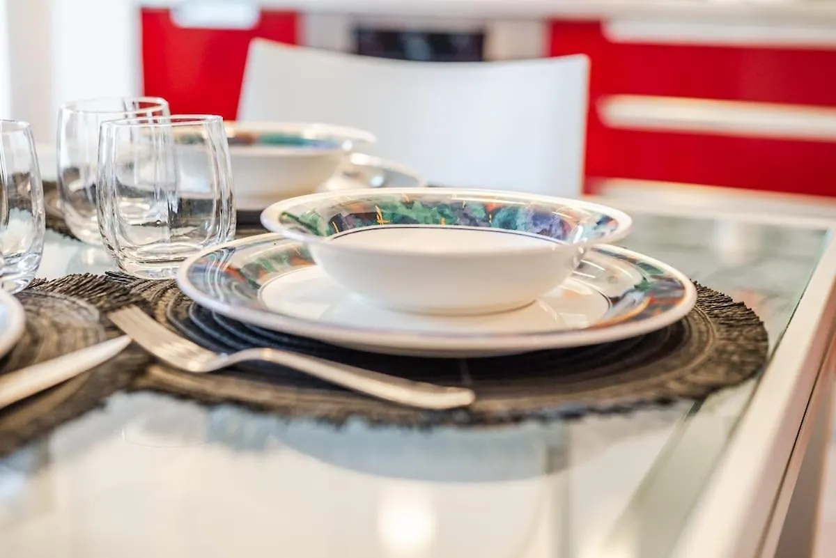 Milano Centro Duomo-Wifi-Metro Apartment 0*, Milan Italy