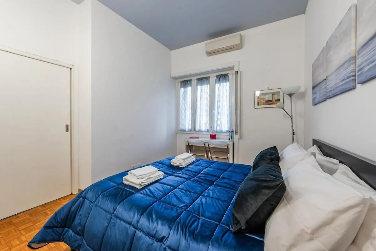 Milano Centro Duomo-Wifi-Metro Apartment 0*, Milan Italy